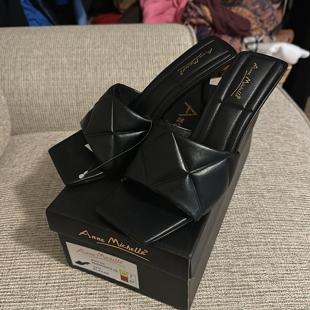 NIB quilted heels - Picture 1 of 5